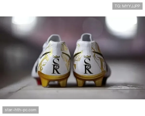 拉莫斯穿球鞋逛街像个亿万富翁，买水都跟抢着付账似的！